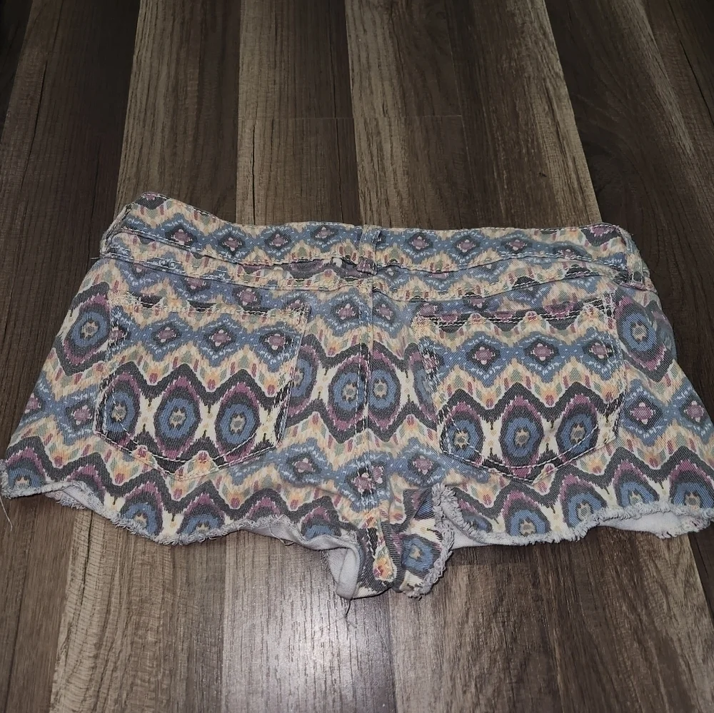 MUDD Distressed Aztec Denim Shorts size Juniors 9 Vintage